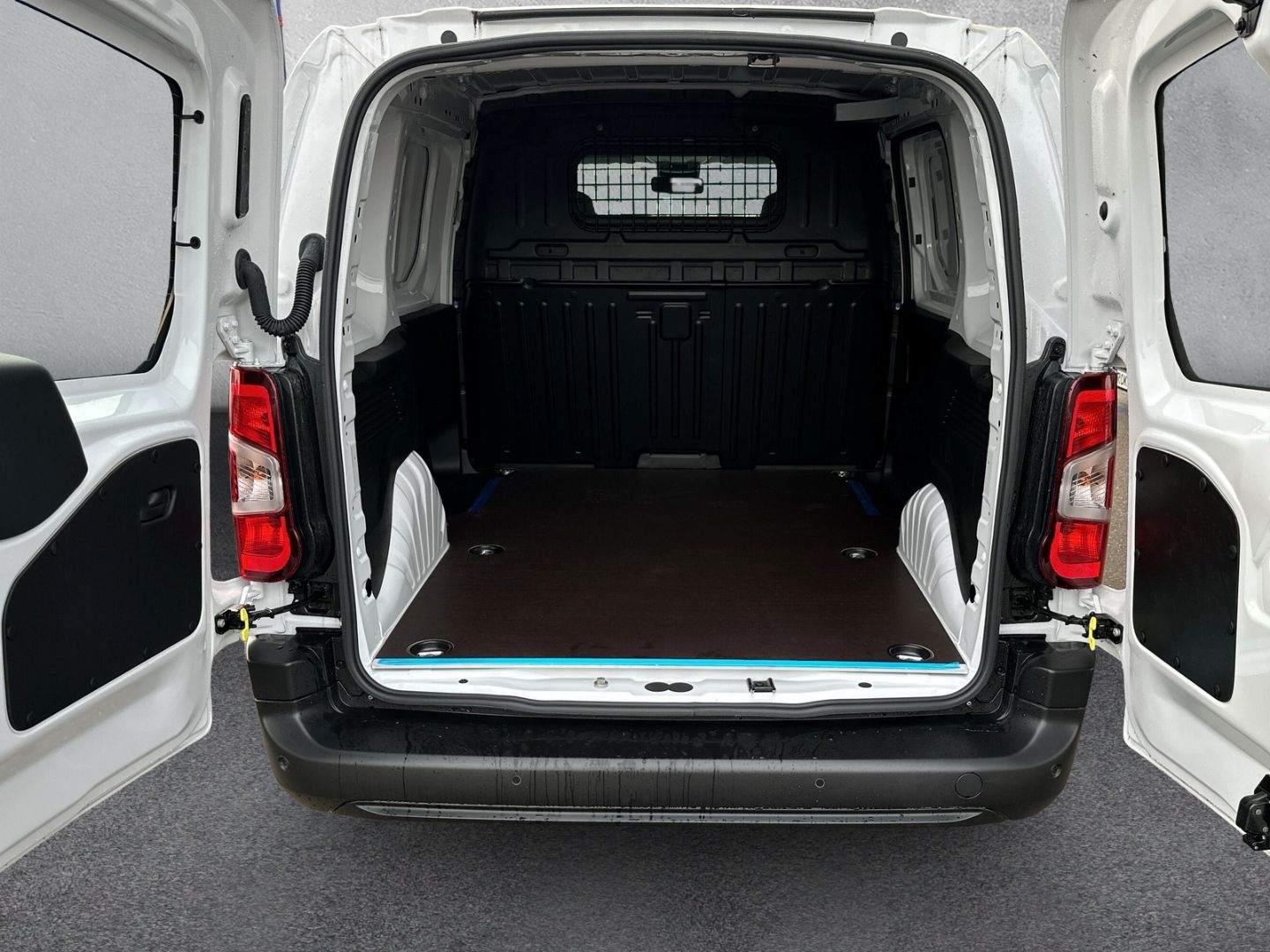 Fahrzeugabbildung Peugeot Partner L1H1 100PS  Klima*DAB*PDC Holzboden