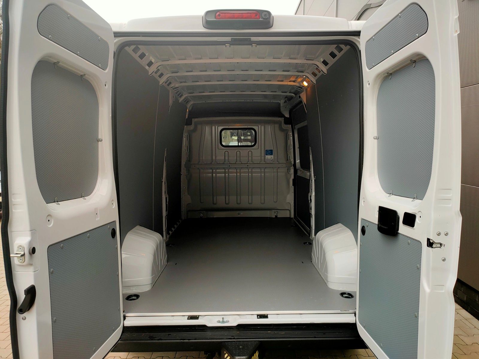 Fahrzeugabbildung Fiat Ducato Maxi Serie 9 L4H2 35 140 MJT AT