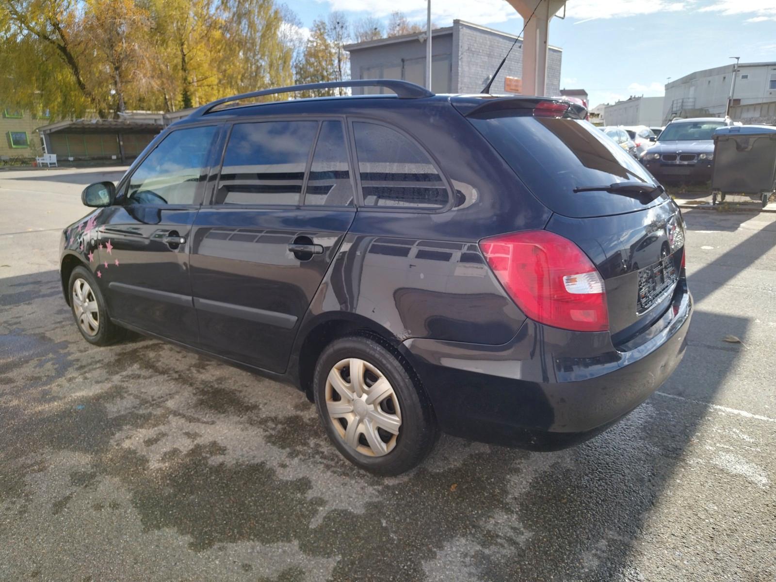 Skoda Fabia 2010 — вигляд ззаду