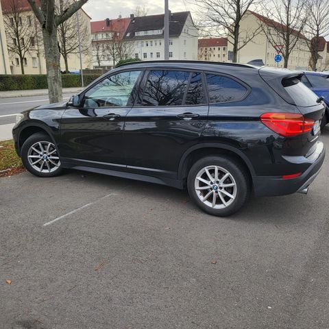 BMW X1  Schwarz