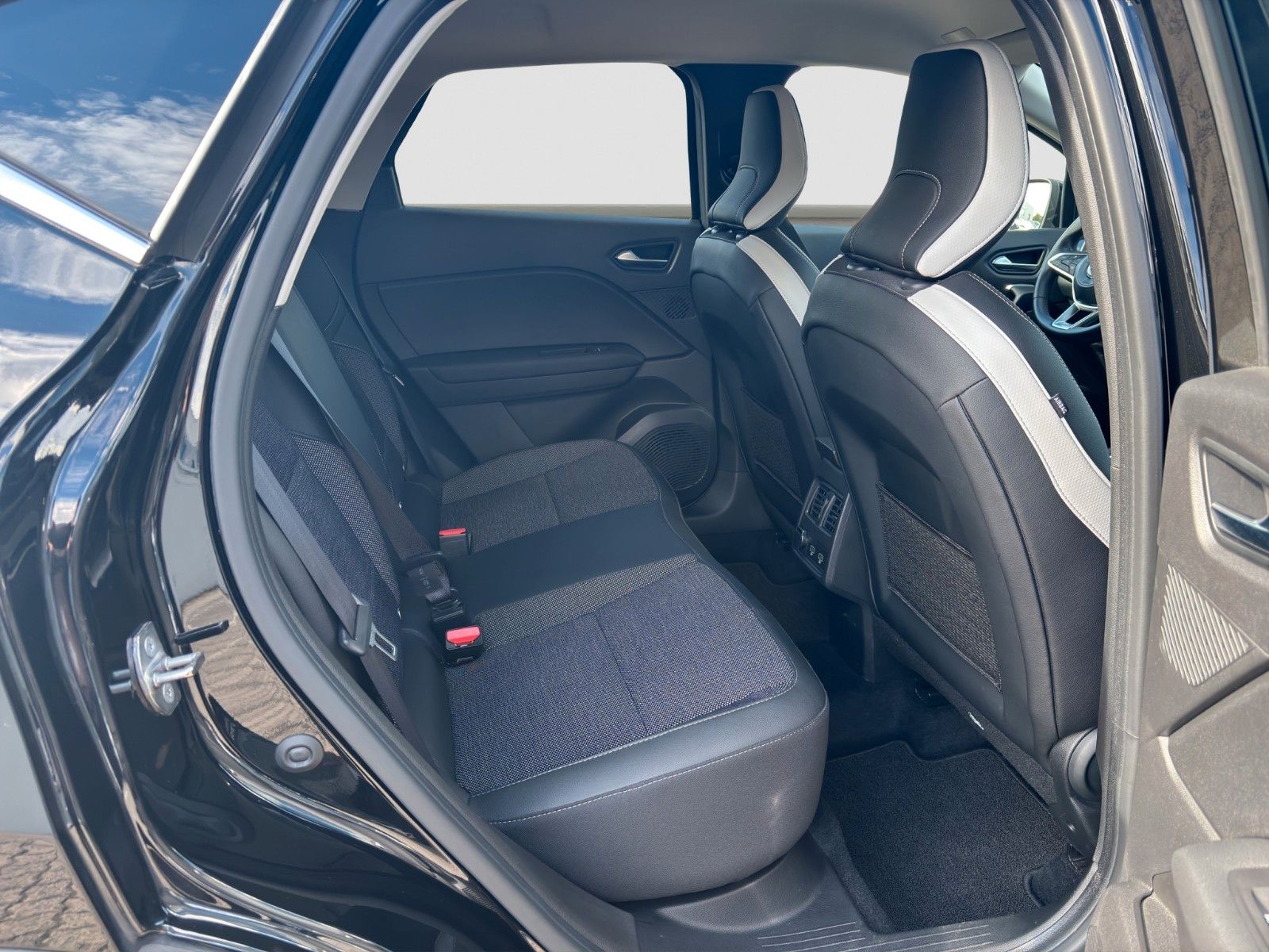 Fahrzeugabbildung Mitsubishi ASX Select 1,6 l Benziner AT