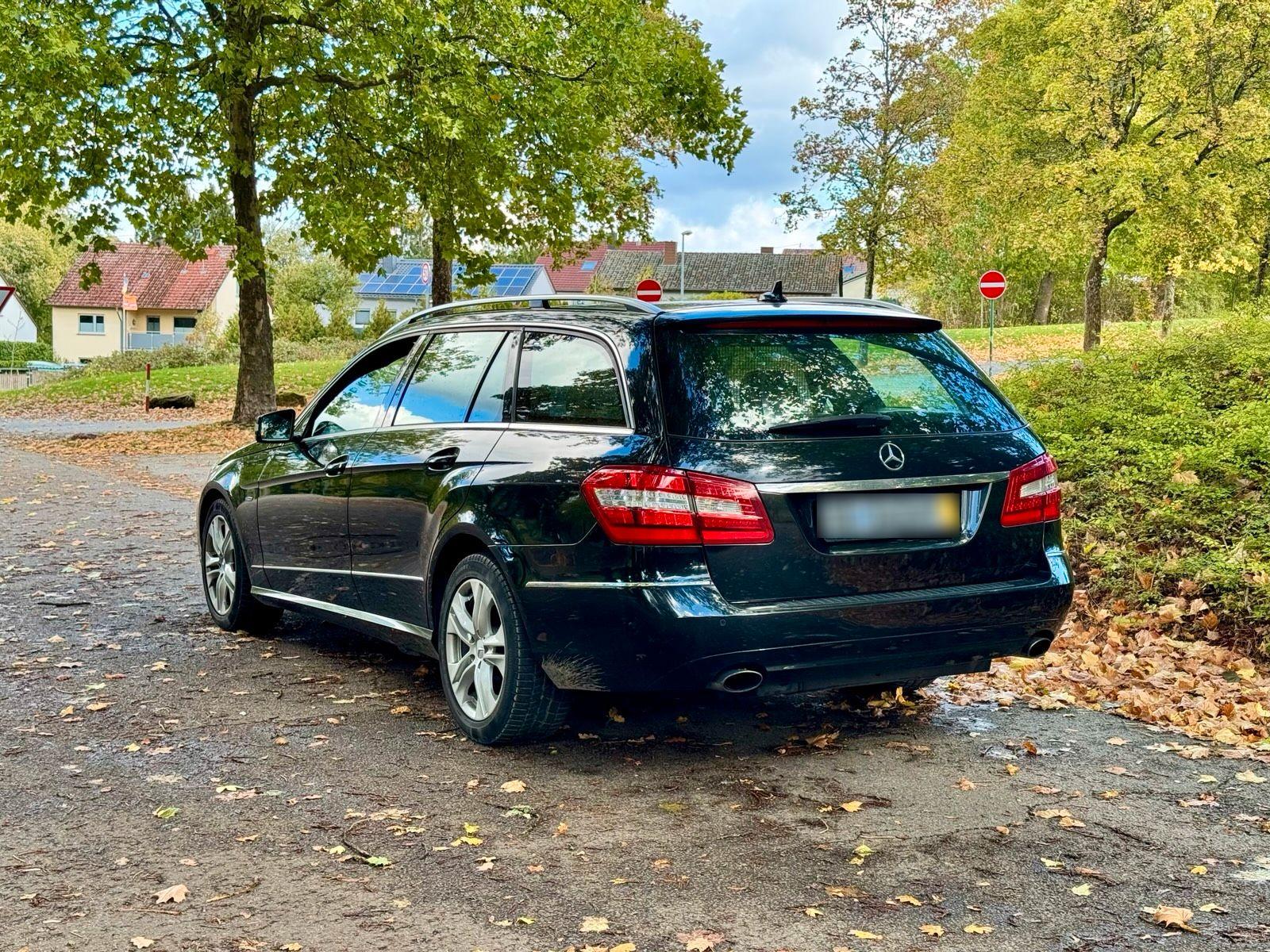 Mercedes-Benz E300 2010 — interior