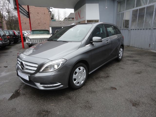 Mercedes-Benz B 180 Style PanoDach Bi-Xenon PDC SHZ Navi 8xRad