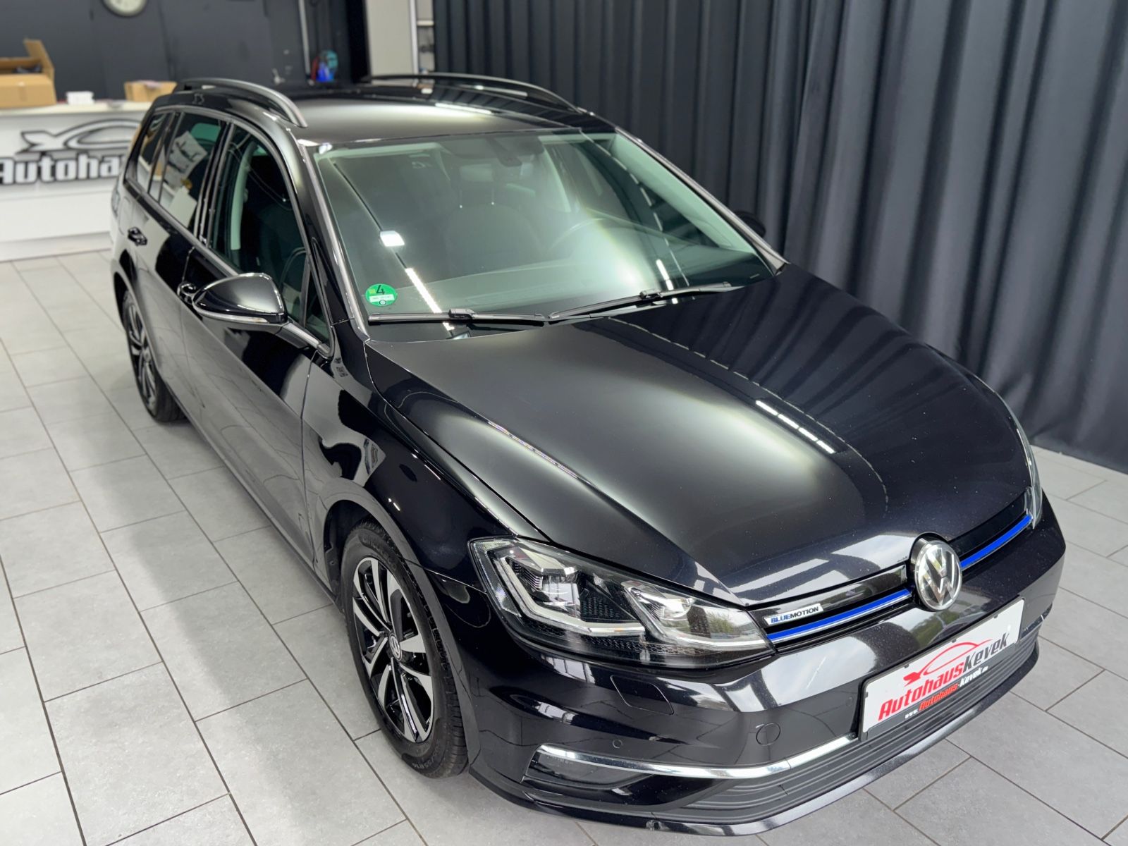 Fahrzeugabbildung Volkswagen Golf VII Variant United BlueMotion|NAVI|LED|ACC|