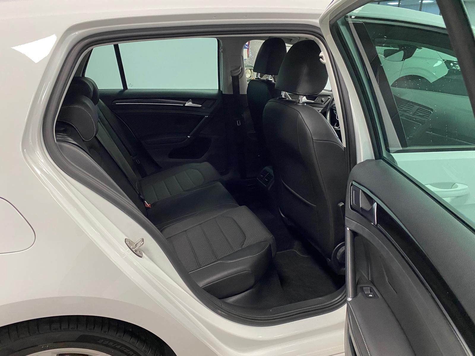 Fahrzeugabbildung Volkswagen Golf 1.4 16V TSI 1395 ccm Highline PDC+NAVI+ACC+