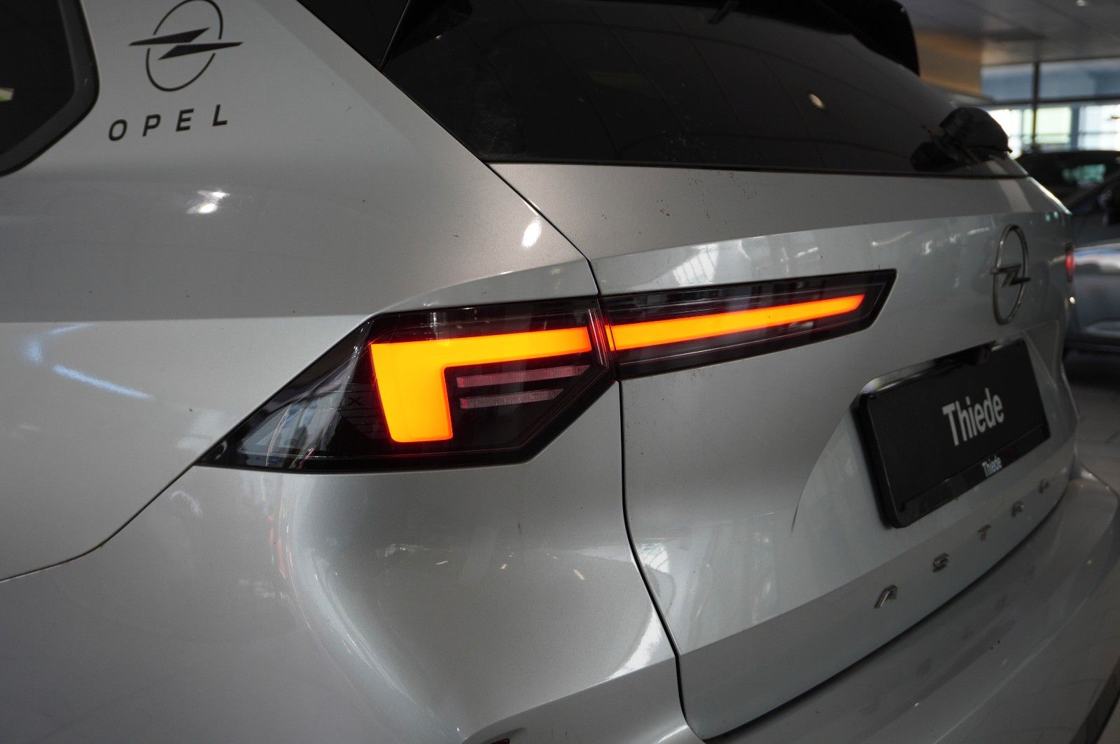 Fahrzeugabbildung Opel Astra L ST 1.6 HYBRID ELEGANCE NAVI/LED/KAMERA