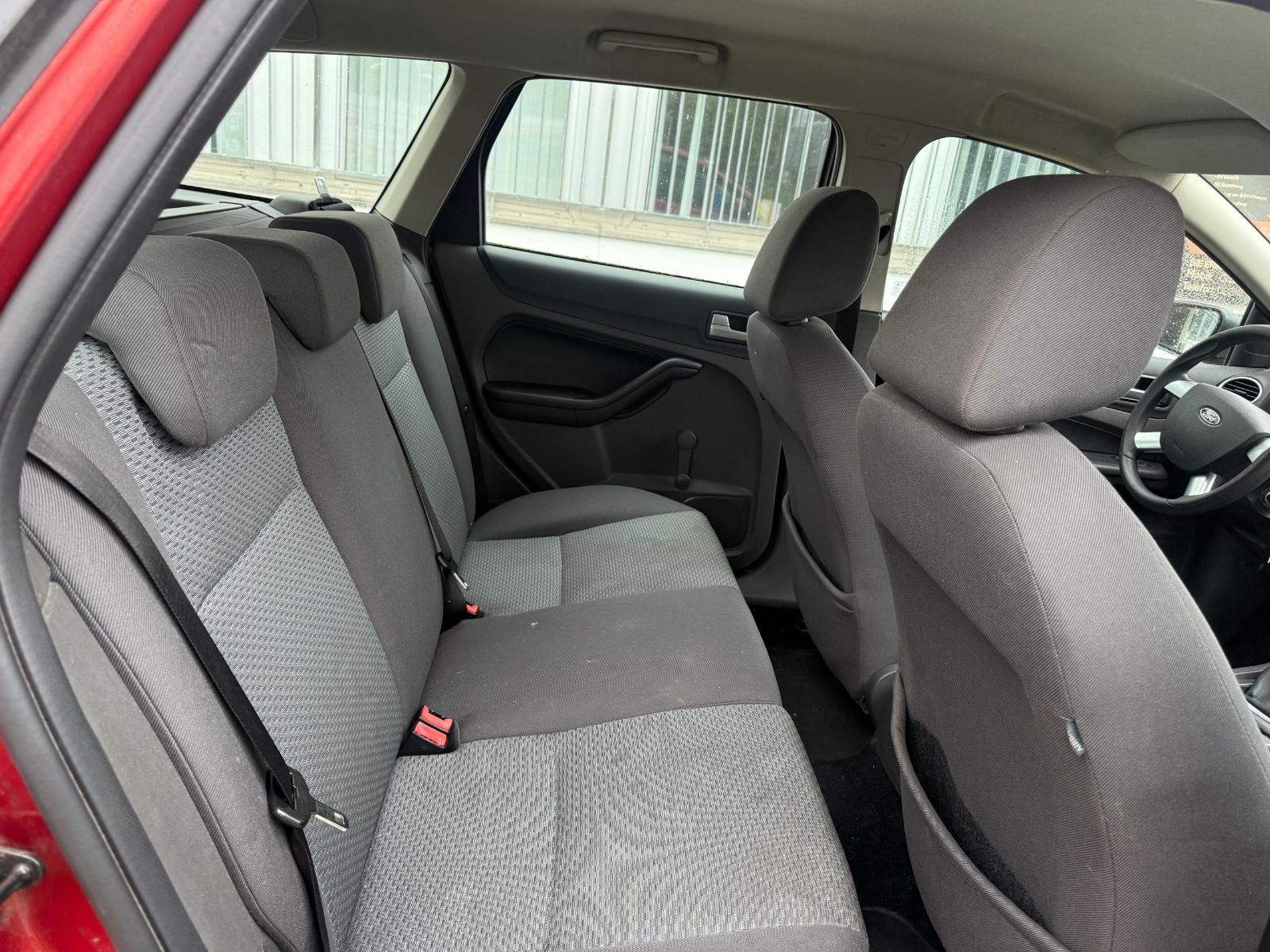 Ford Focus 2007 — photo 13