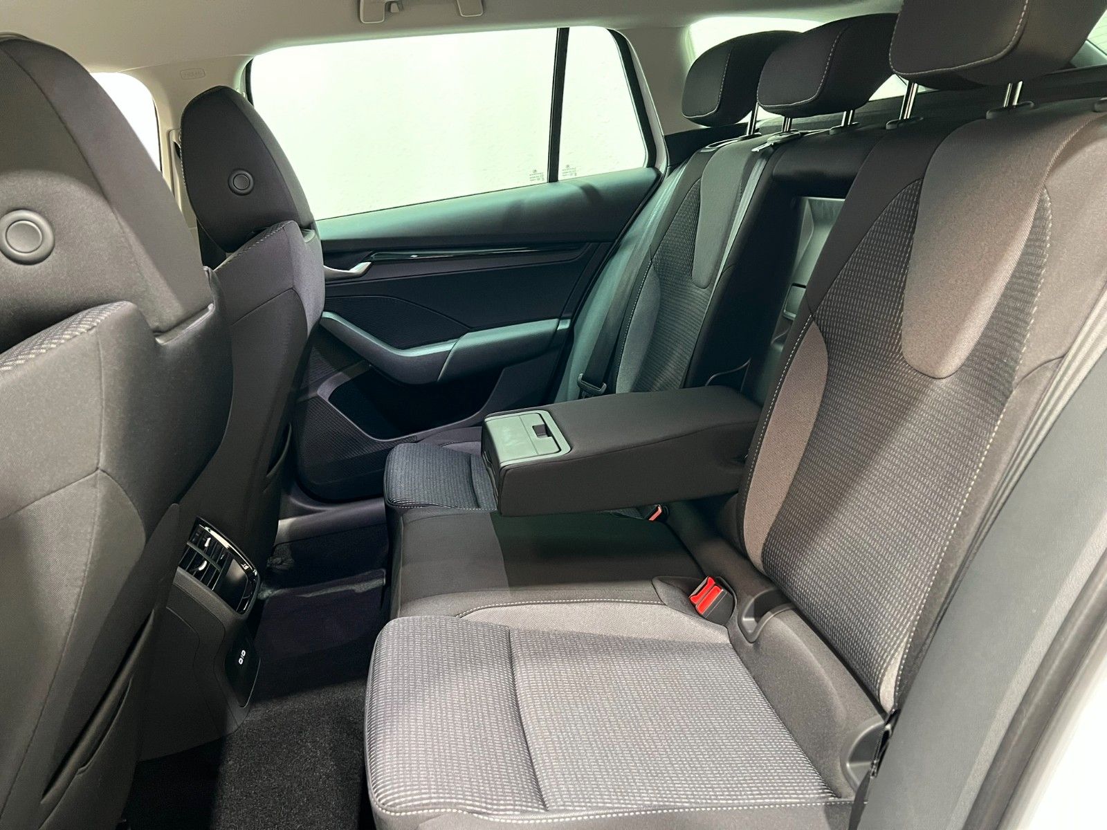 Fahrzeugabbildung SKODA Octavia 2.0 TDI 110kW DSG Selection Combi