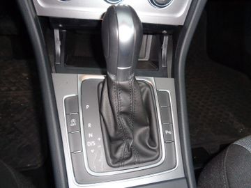 Bild 7 VW Golf VII Lim. Trendline BMT PDC SHZ GJR RADIOCD