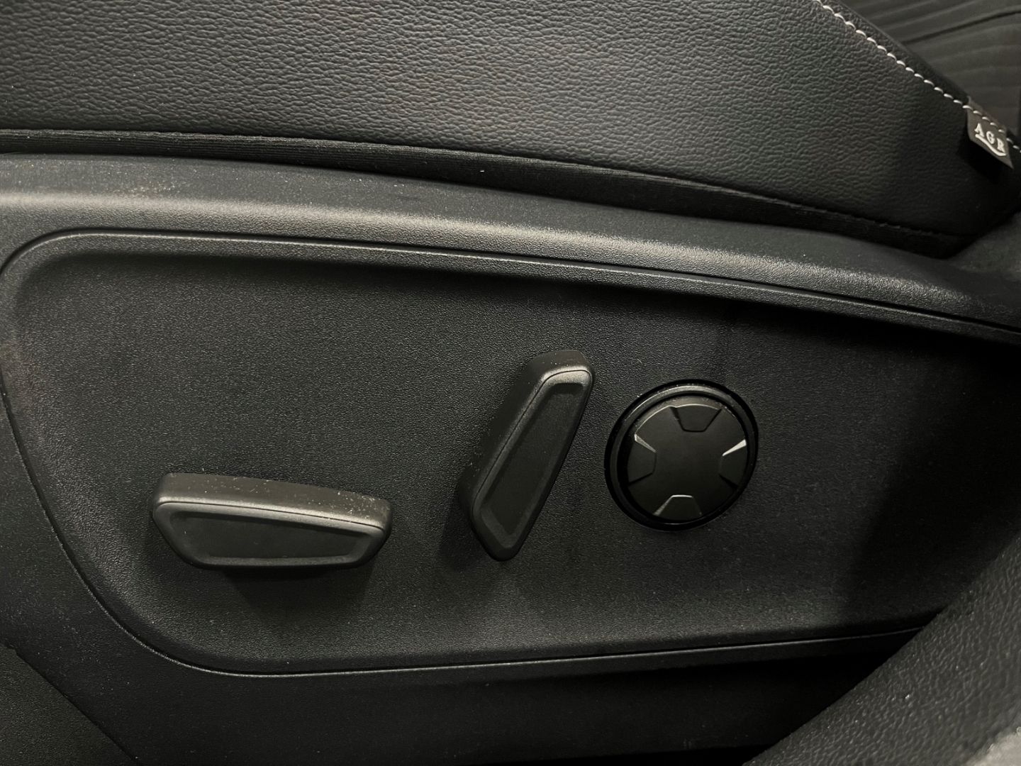 Fahrzeugabbildung Ford Kuga Plug-In Hybrid Titanium, Teilleder, Elktr,