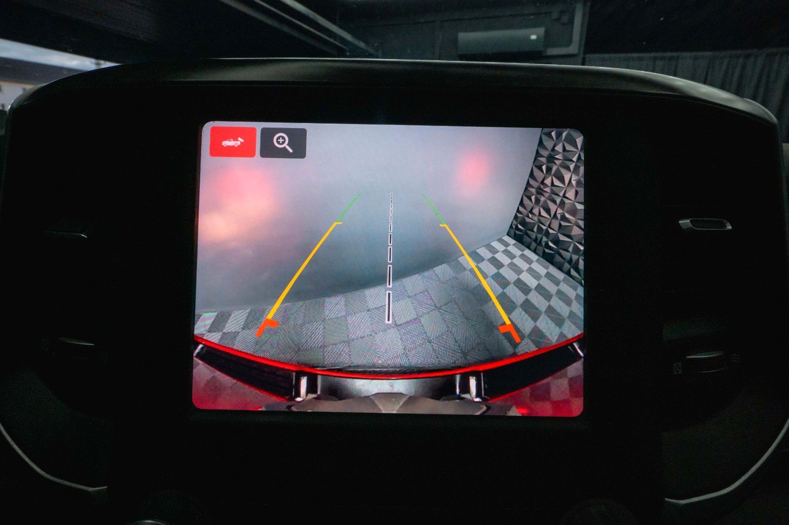 Fahrzeugabbildung Dodge RAM 5.7 V8 HEMI 4x4 OFFROAD Night-Paket *LED*19%