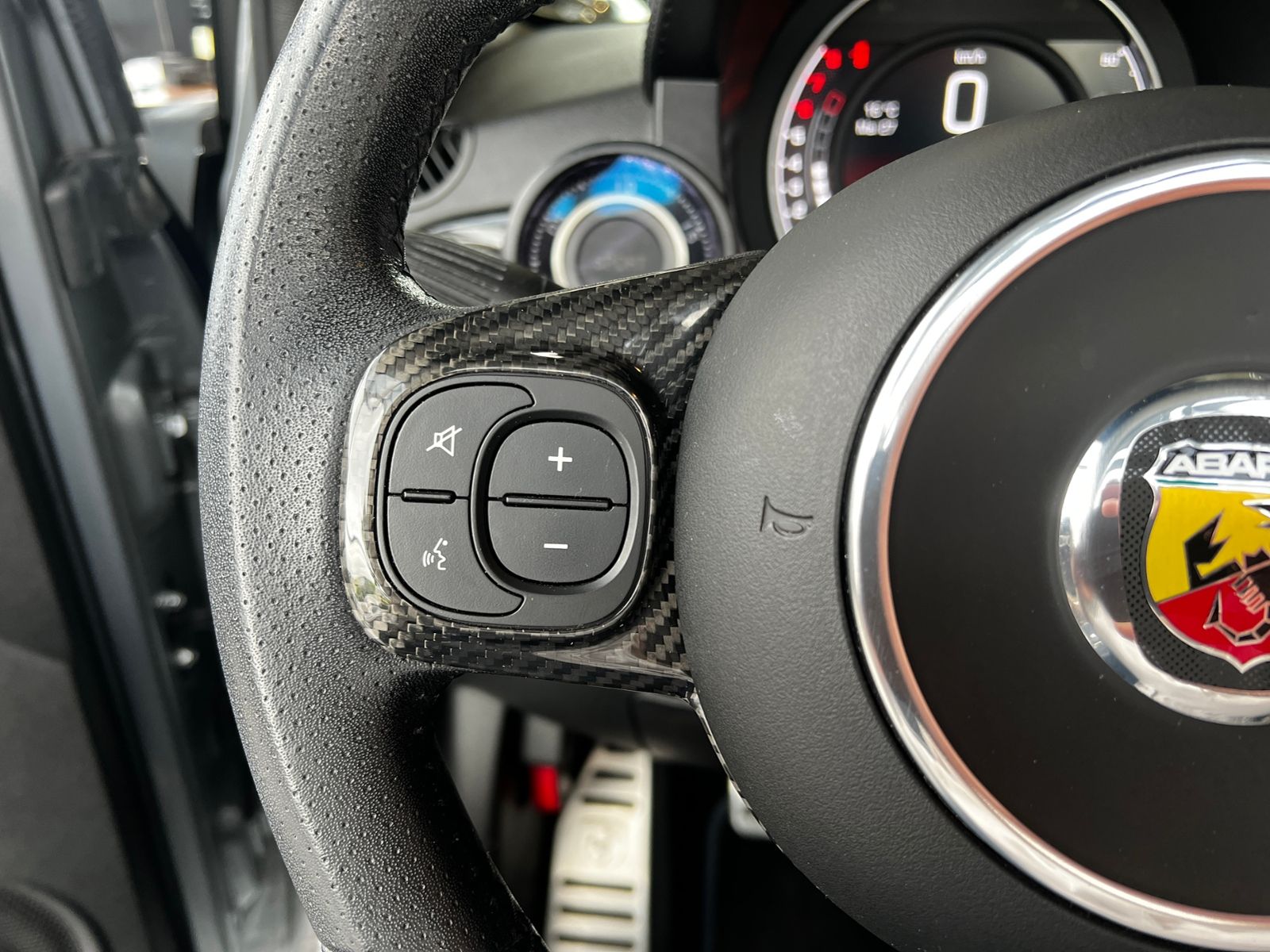 Fahrzeugabbildung Abarth 695 C Rivale 1.4 T-Jet NAVI