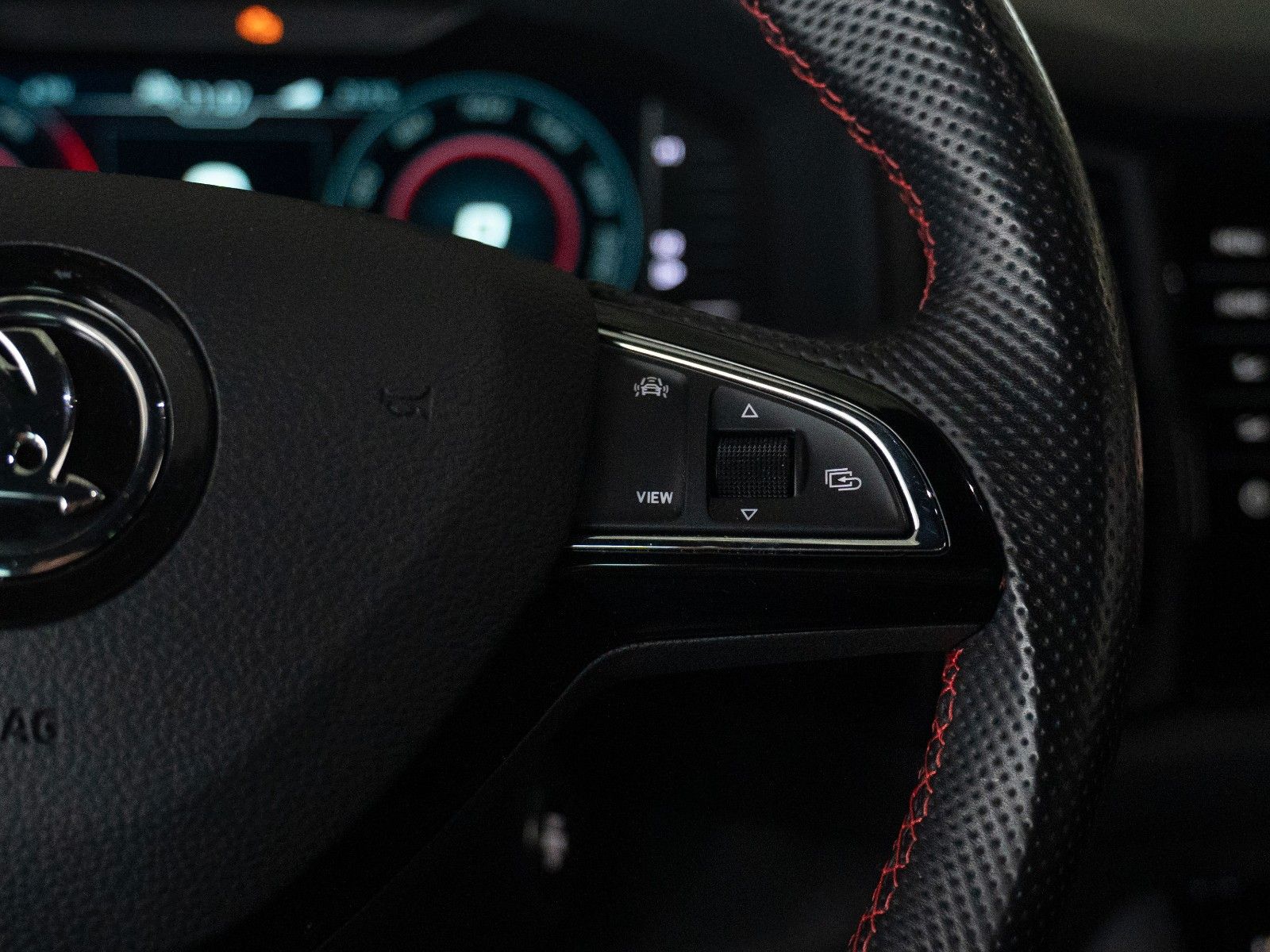 Fahrzeugabbildung SKODA Kodiaq RS 4x4 AUTOM./AHK/STANDHZG./SITZHZG./DAB