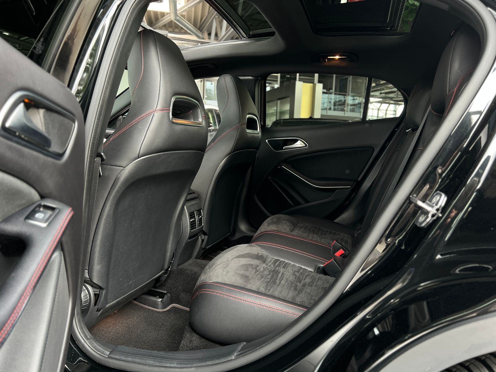 Fahrzeugabbildung Mercedes-Benz GLA 250 AMG 4Matic LED PANO KLIMA