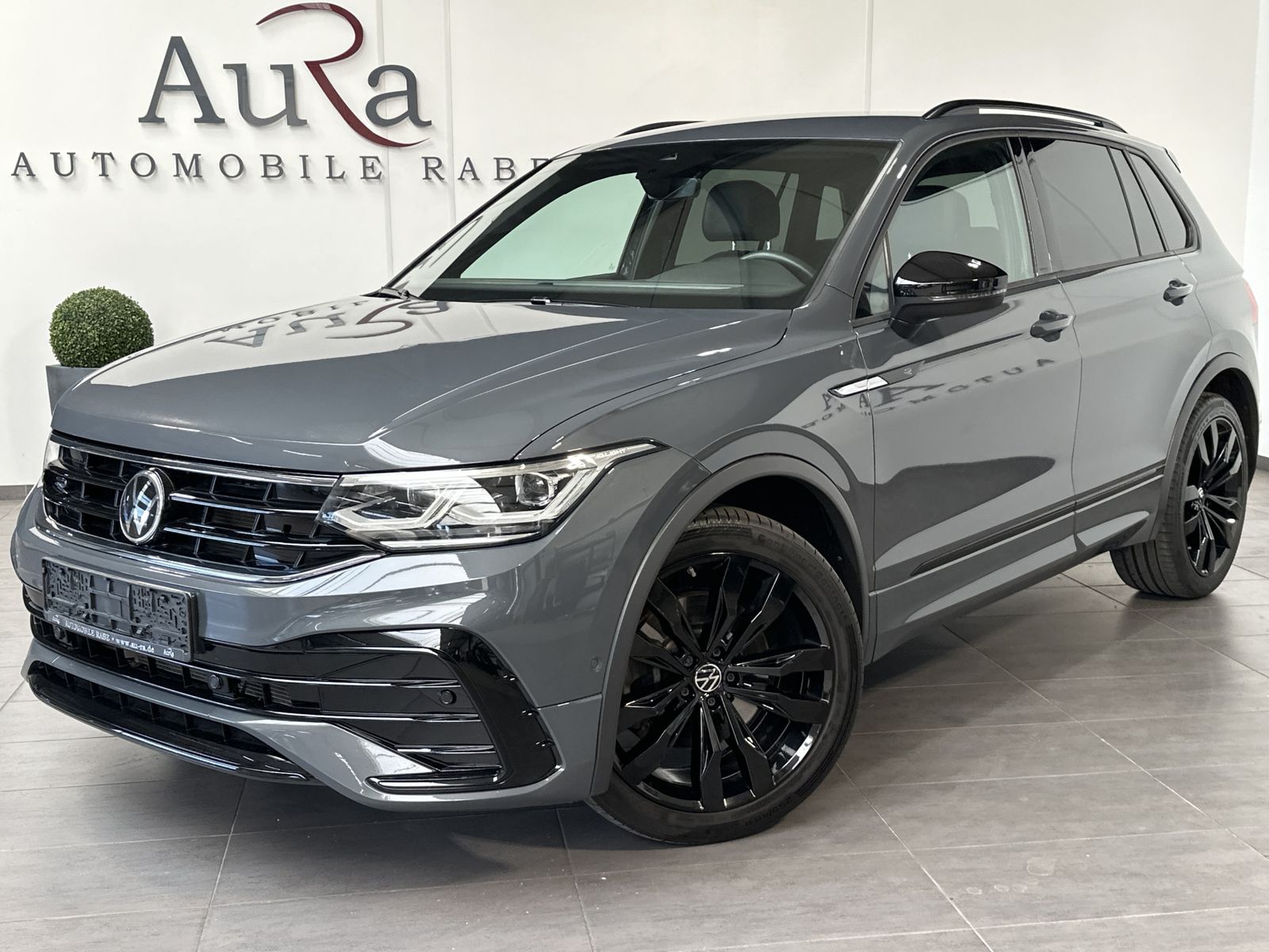 Fahrzeugabbildung Volkswagen Tiguan 4M R-Line Black NAV+IQ-LIGHT+AHK+VC+KAMER