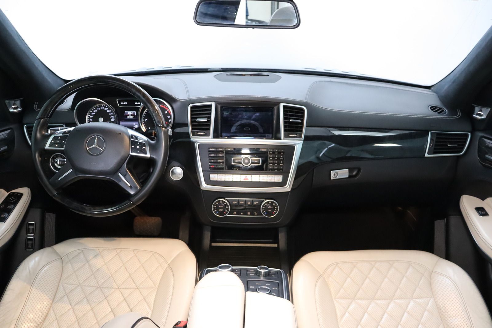 Fahrzeugabbildung Mercedes-Benz GL 350 d 4Matic DIS FOND Desingno Pano * 7. Sitz