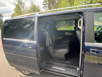 Mercedes V 220 - 9