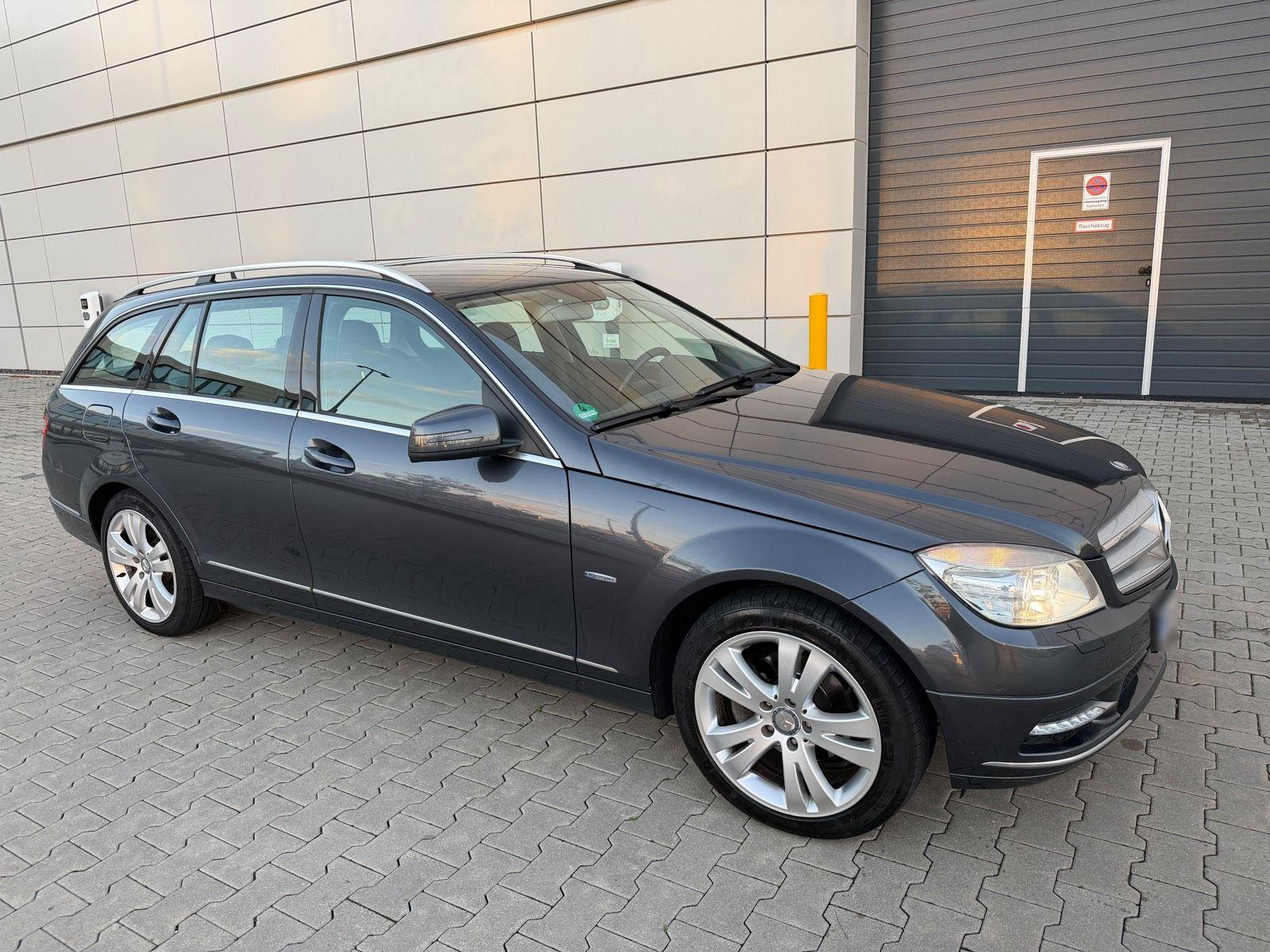 Mercedes-Benz C200 2010 — photo 7