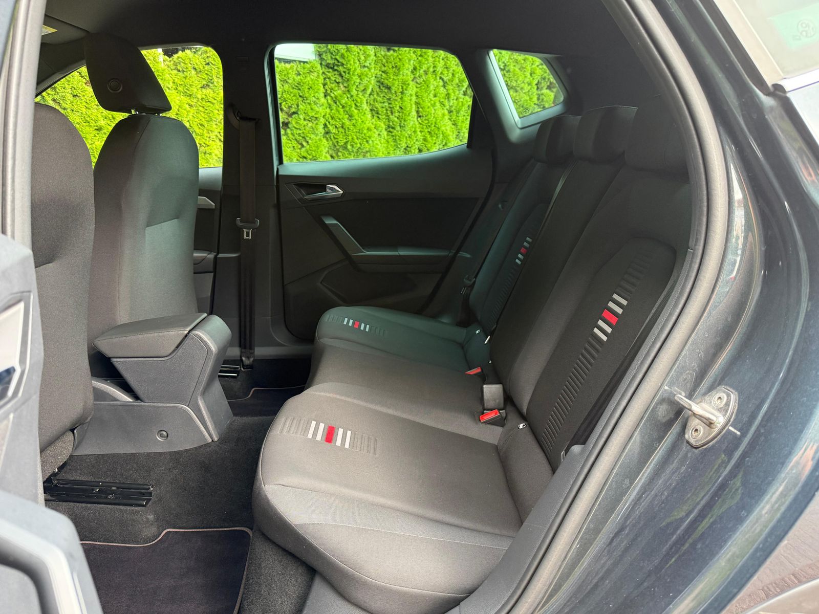 Fahrzeugabbildung SEAT Arona 1.0 TSI DSG FR LINE LED+NAV+AHK+ACC+SHZ+