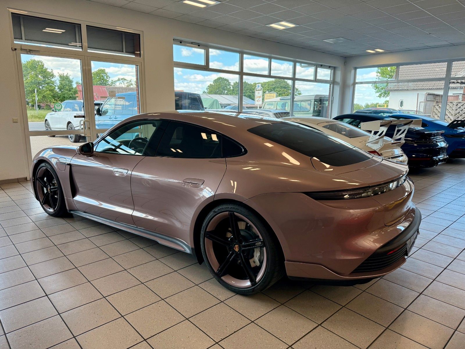 Fahrzeugabbildung Porsche Taycan Performance/HeadUP/SportDesign/APPROVED