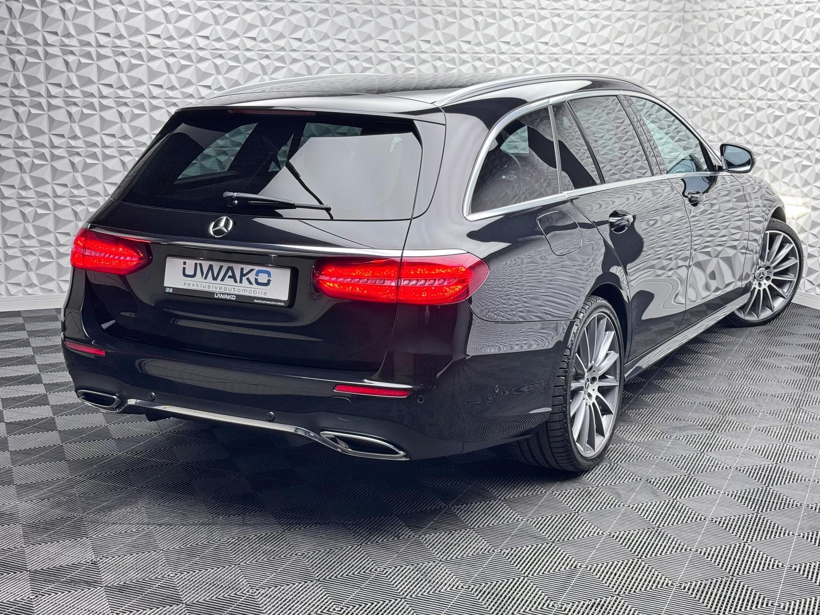 Fahrzeugabbildung Mercedes-Benz E220d T AMG*DISTRO*PANO*LUFT*360°*LED*DAB*ILS+