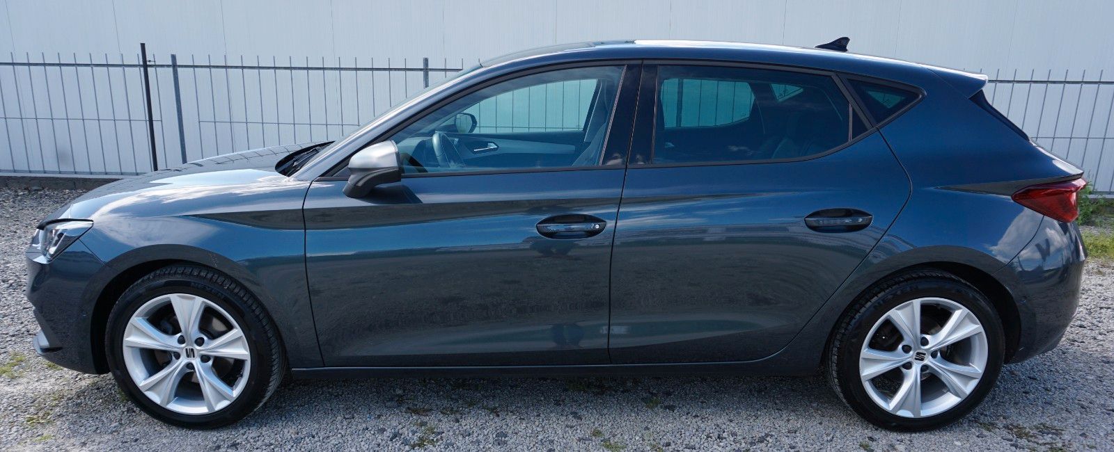 Fahrzeugabbildung SEAT Leon FR, SEAT Garantie, Navi, Sportfahrwerk, LED