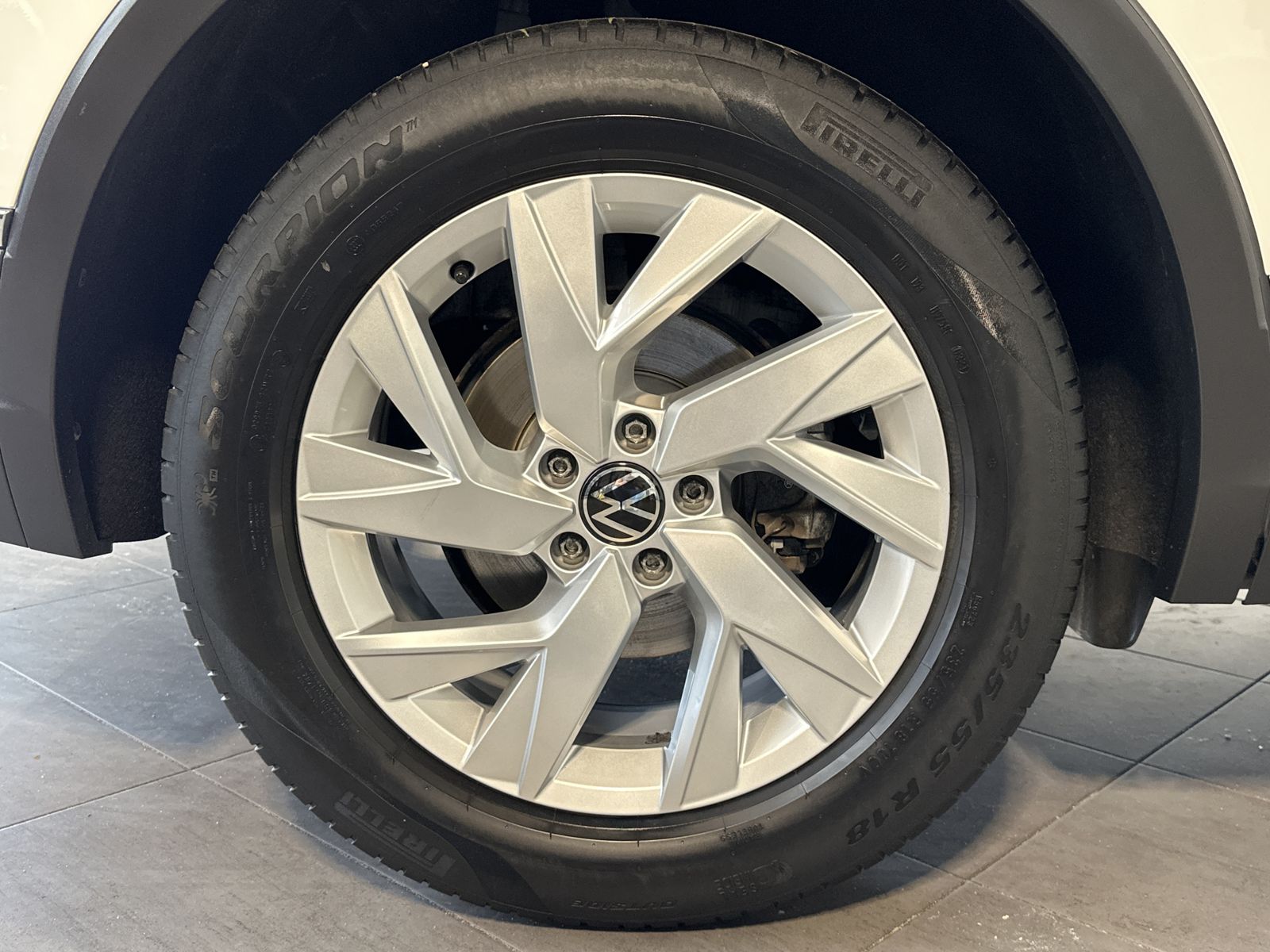 Fahrzeugabbildung Volkswagen Tiguan 2.0 TDI 4M DSG Elegance NAV+LED+AHK+PANO