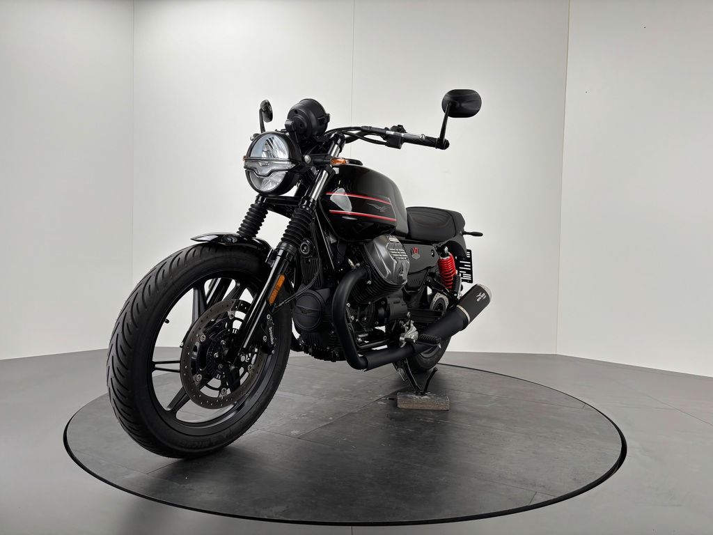 Fahrzeugabbildung Moto Guzzi V7 IV STONE SPECIAL EDITION *ARROW *NEUWERTIG