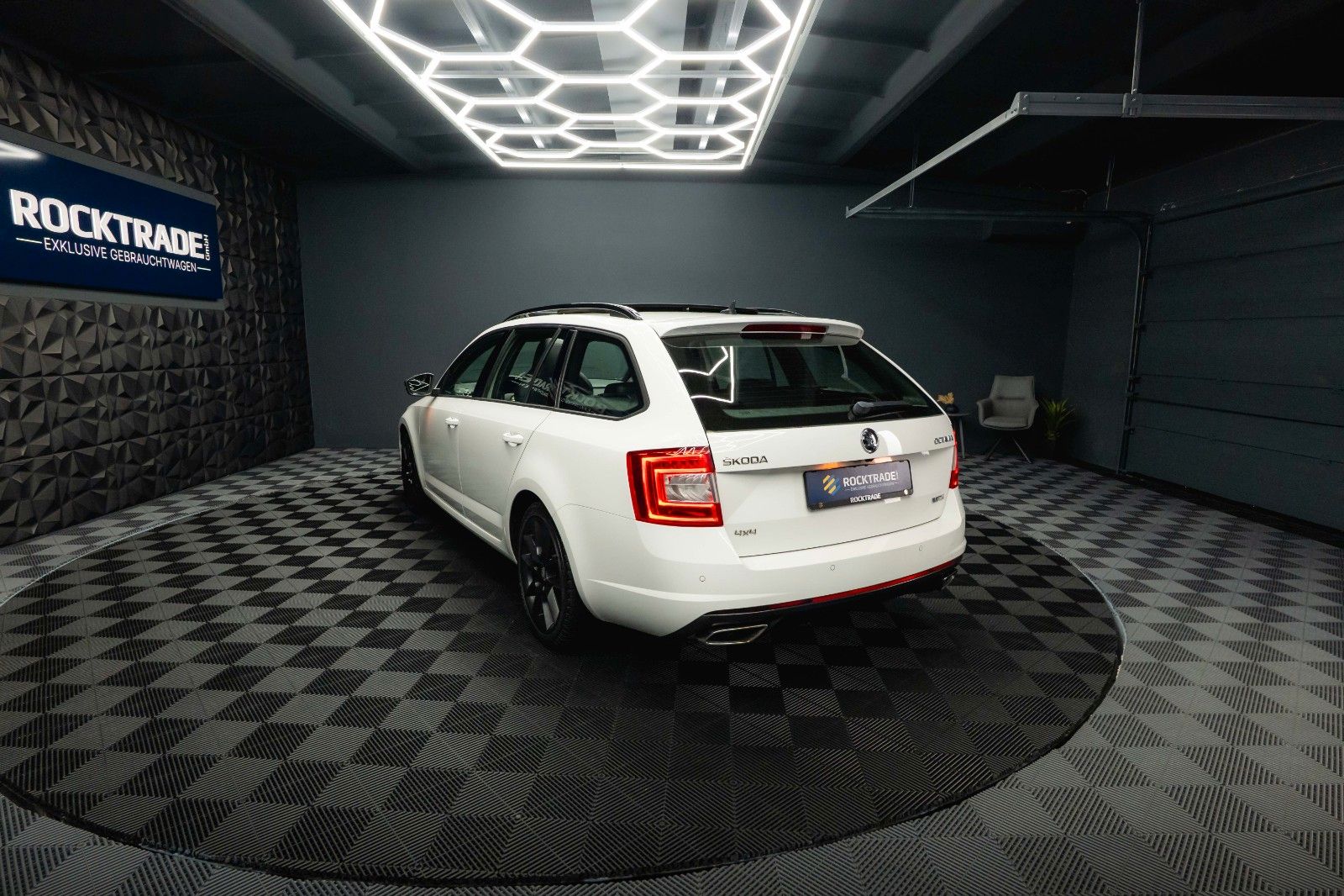 Fahrzeugabbildung SKODA Octavia 2.0 TDI RS 4x4 Performance *Pano*ACC*LED