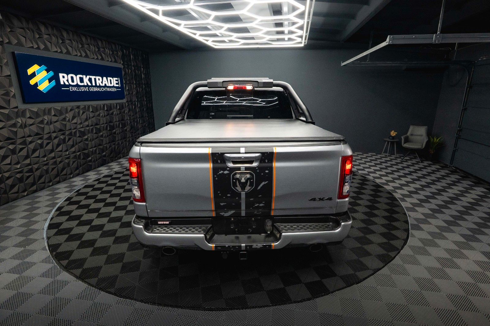 Fahrzeugabbildung Dodge RAM 5.7 V8 HEMI 4x4 OFFROAD Night-Paket *LED*19%