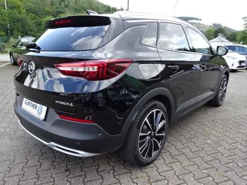 Fotografie des Opel Grandland (X) Grandland X 1.6 Turbo Plug-in-Hybrid ALLRAD