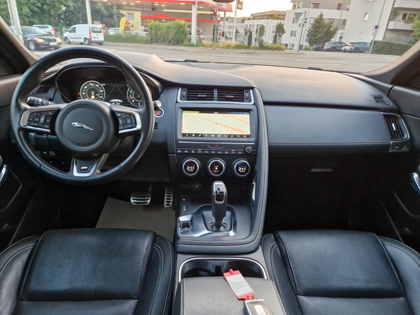 Jaguar E-Pace P300 R-Dynamic SE AWD +PANO+MERIDIAN+