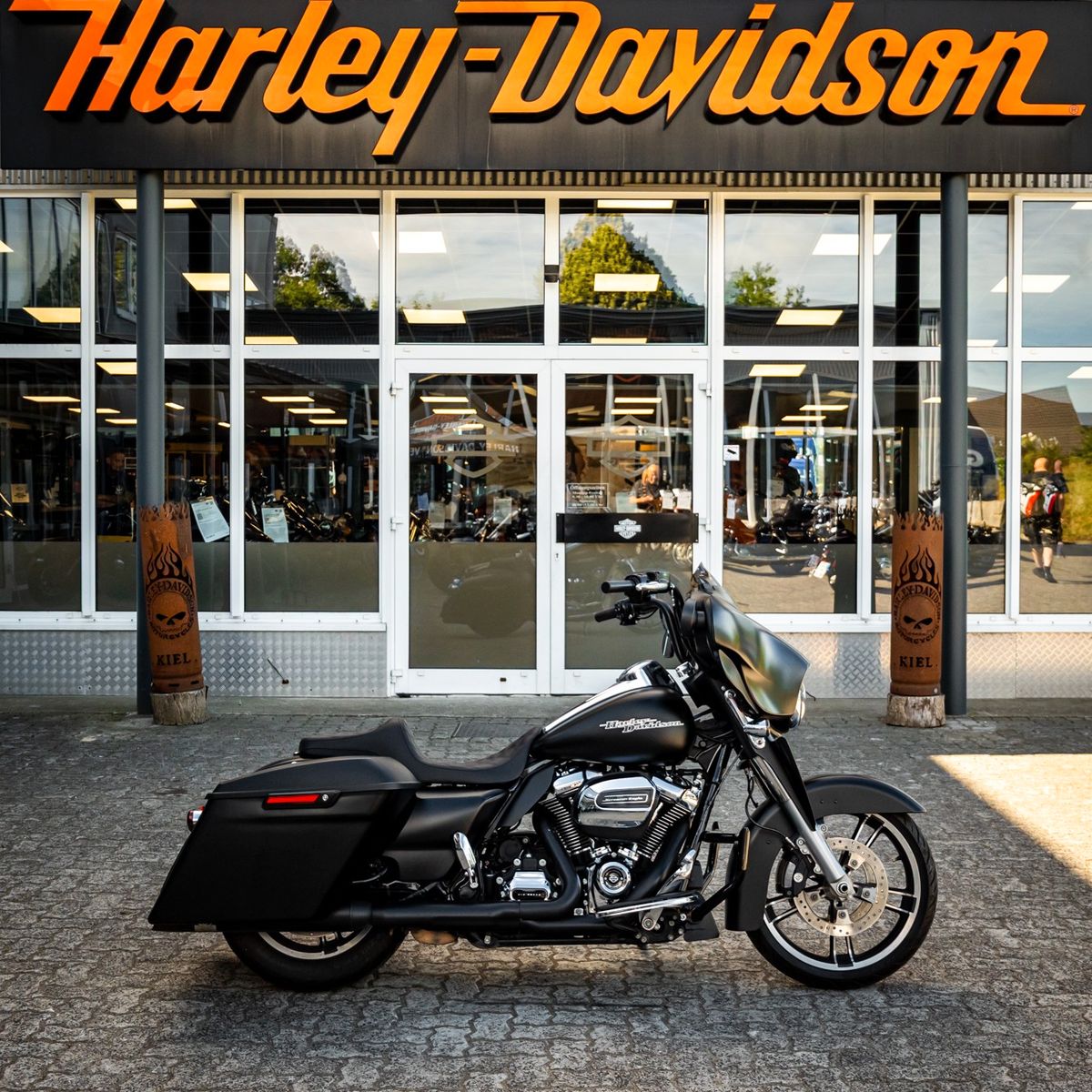 Fahrzeugabbildung Harley-Davidson STREET GLIDE SPECIAL FLHXS -APE - JEKILL&HYDE -