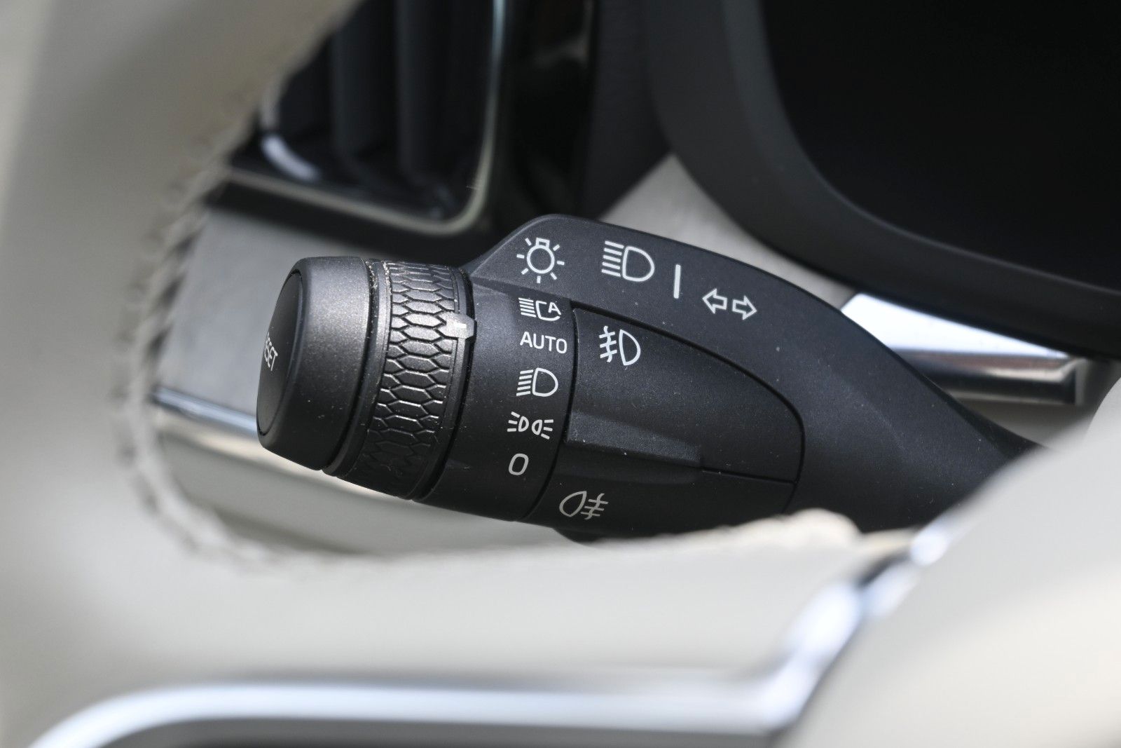 Fahrzeugabbildung Volvo XC60 B5D AWD Ultimate Dark*LED*PANO*STHZ*H&K*360