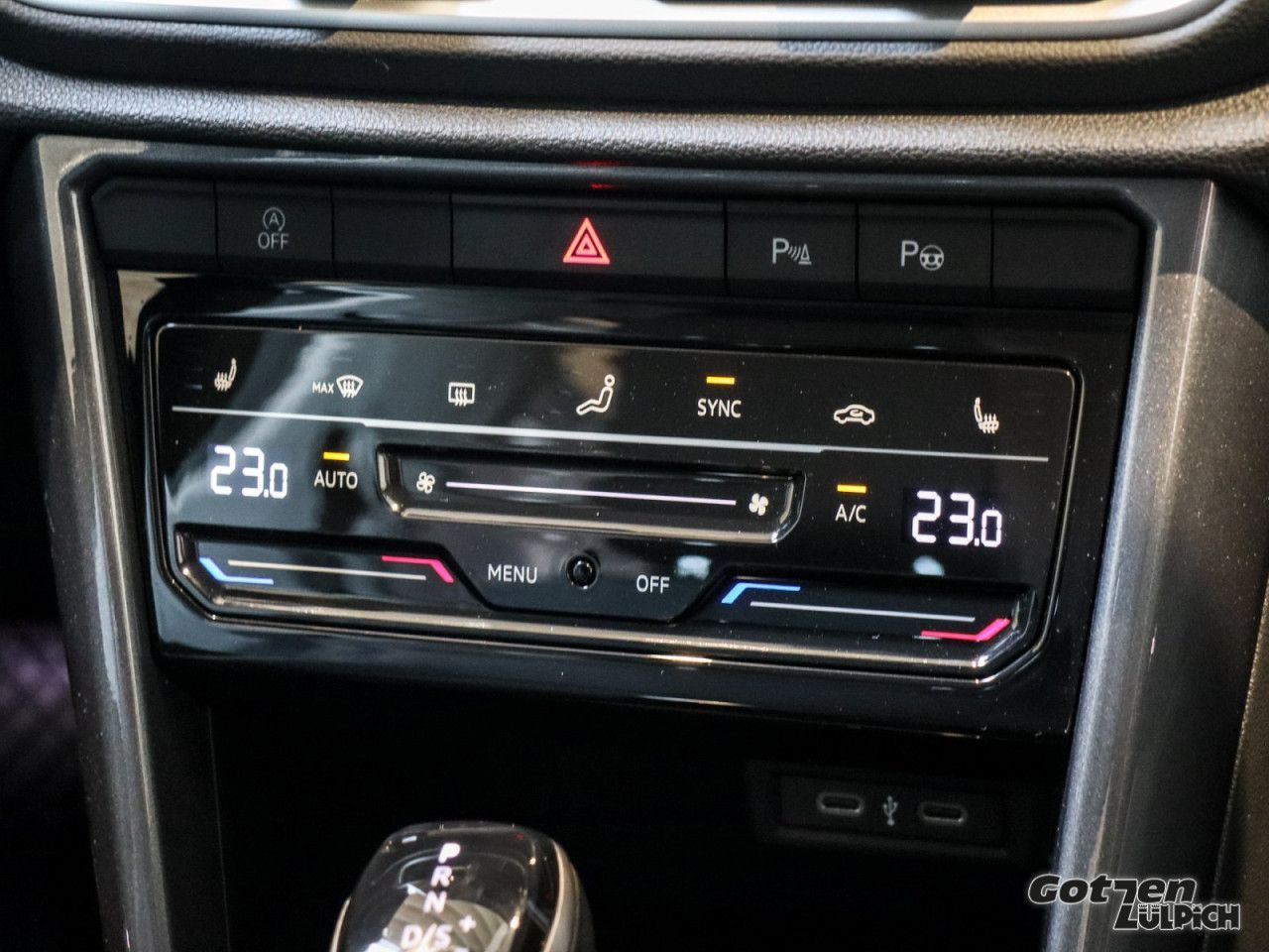 Fahrzeugabbildung Volkswagen T-Roc Style 1.5 TSI DSG Navi AHK LED PDC ACC