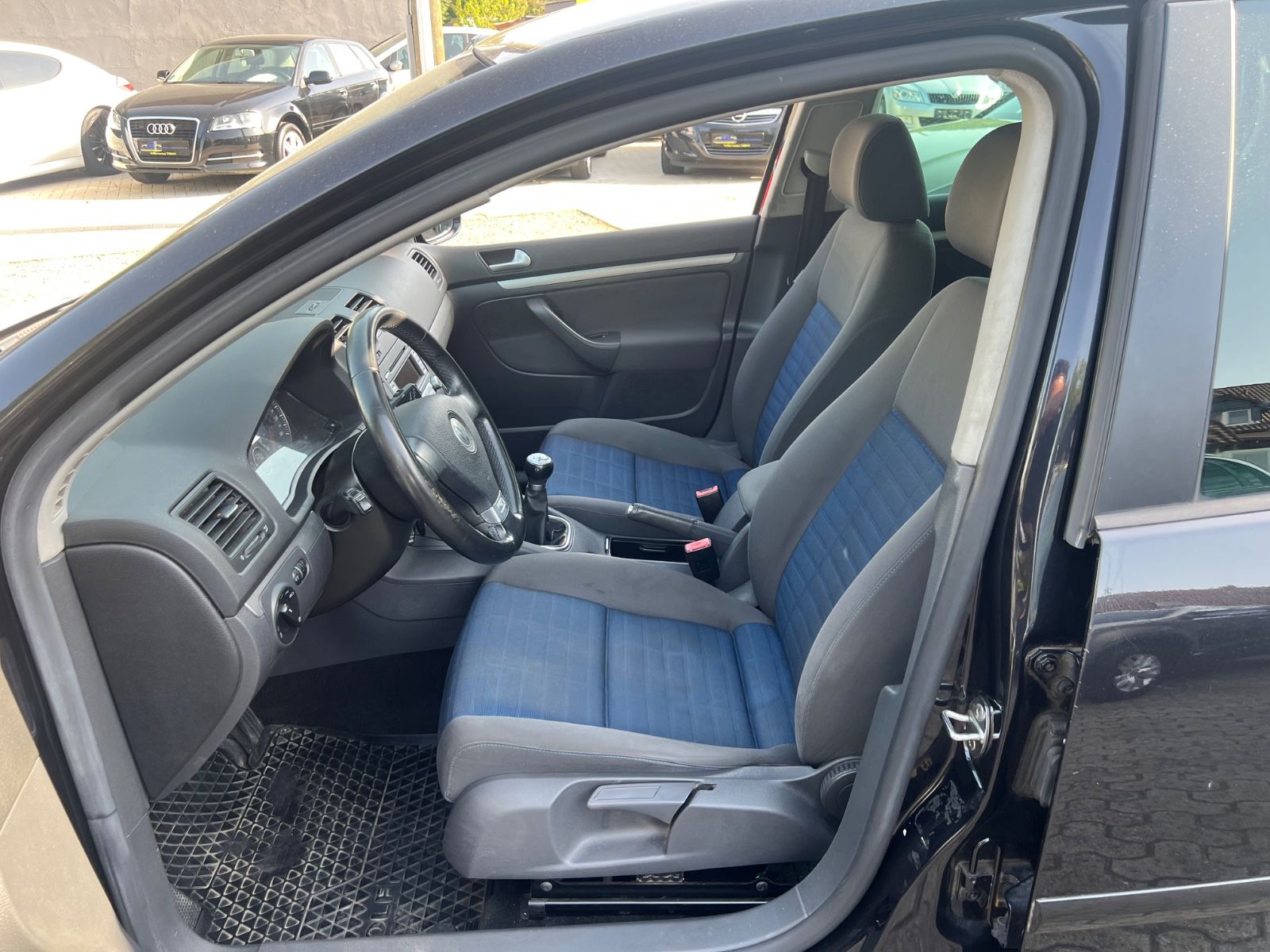 Fahrzeugabbildung Volkswagen Golf V Lim. Tour Edition *1.HAND*