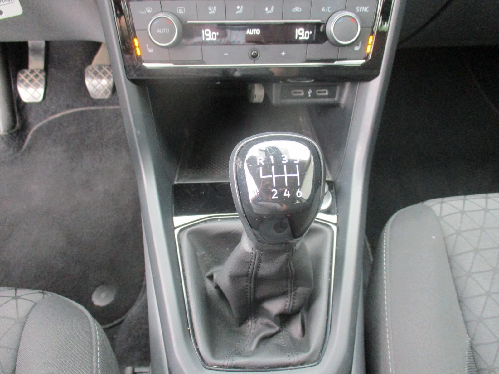 Volkswagen T-Cross 1.0i Life *Sitzhz*AWR*Freisprechanl*