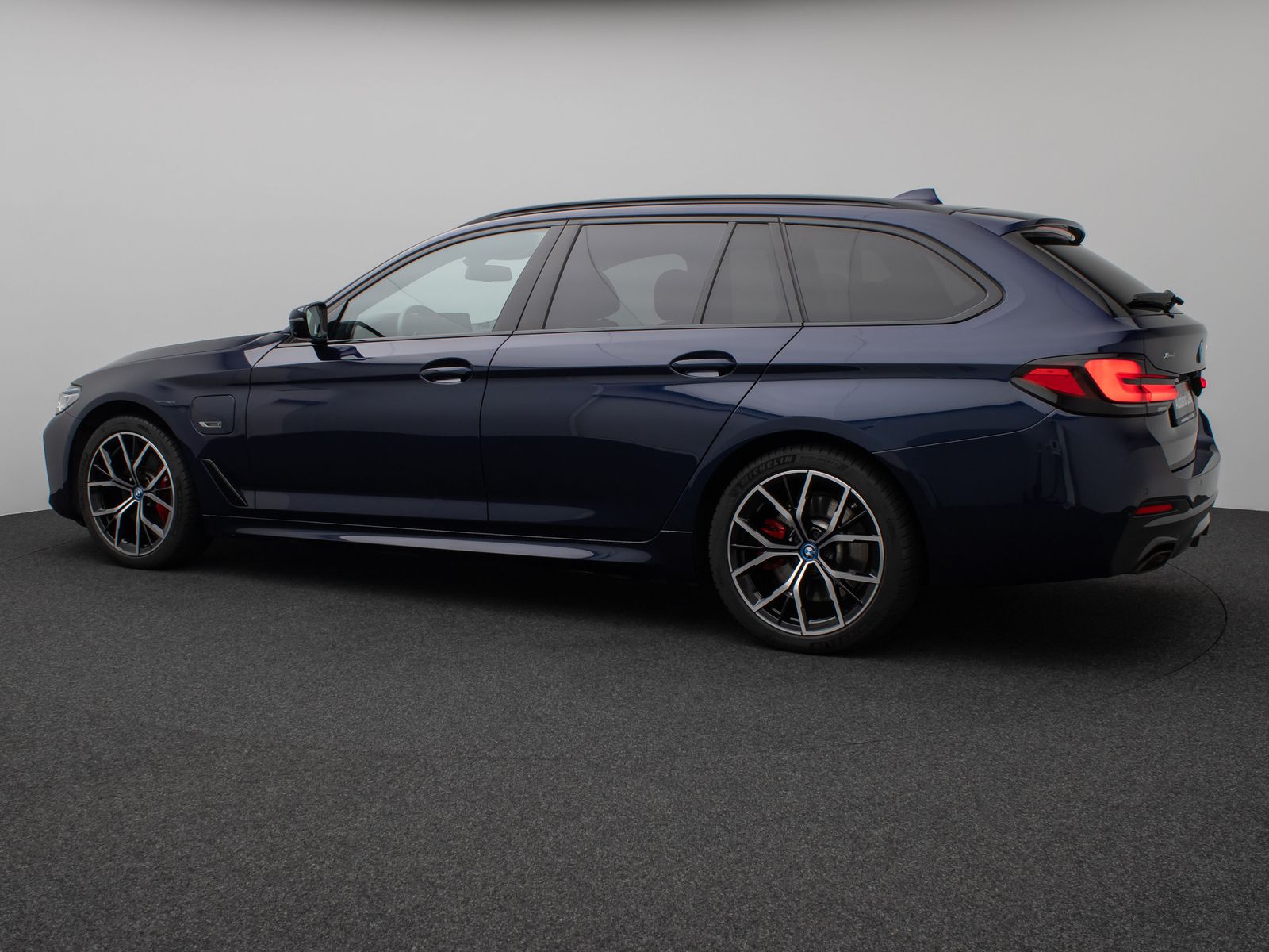 Fahrzeugabbildung BMW 530e xD M Sport Panorama 360°Laser HUD DAB H/K