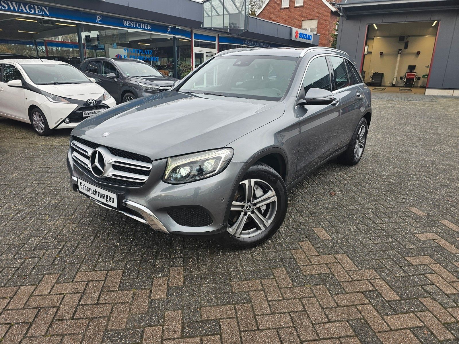MERCEDES-BENZ GLC 250d 4Matic *AHK*LED*AMG Interieur