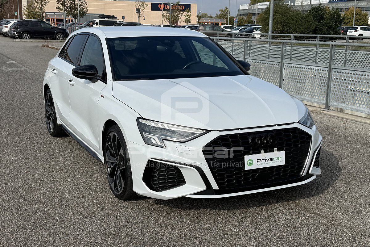 Audi AUDI A3 SPB 40 TDI quattro S tronic Identity Bla imagem 3