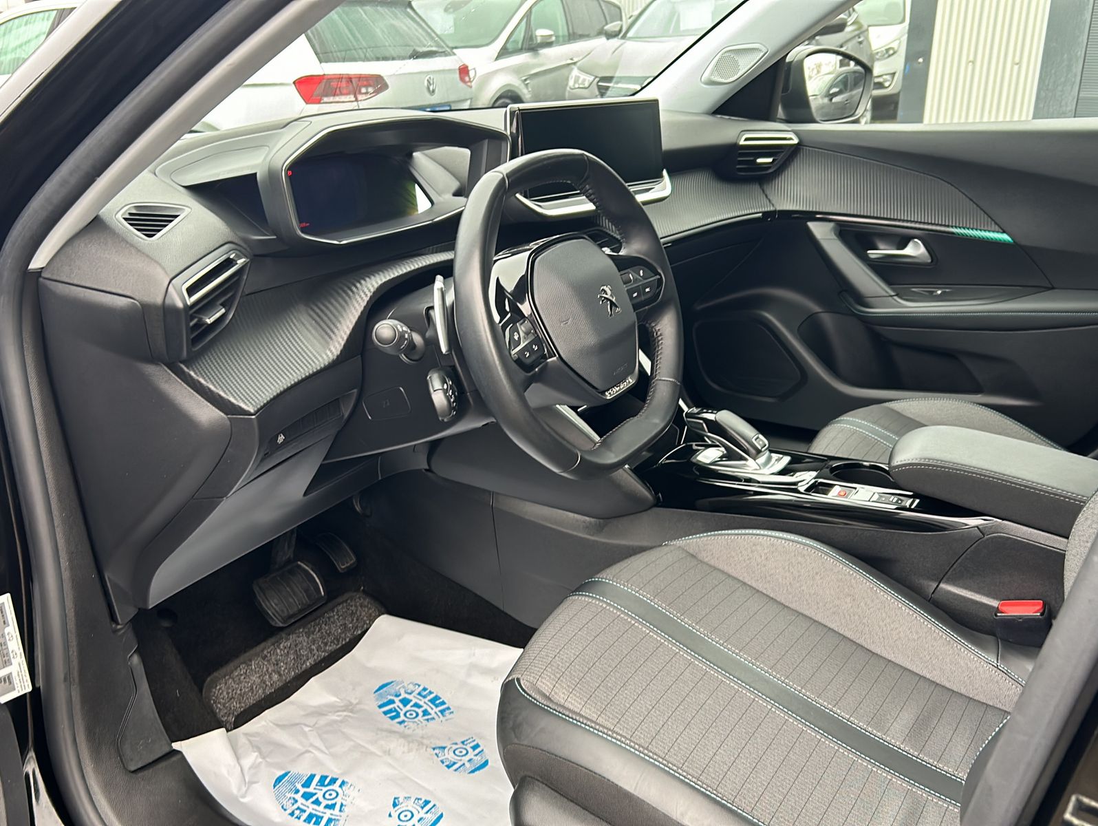 Fahrzeugabbildung Peugeot 2008 BlueHDi Allure Pack