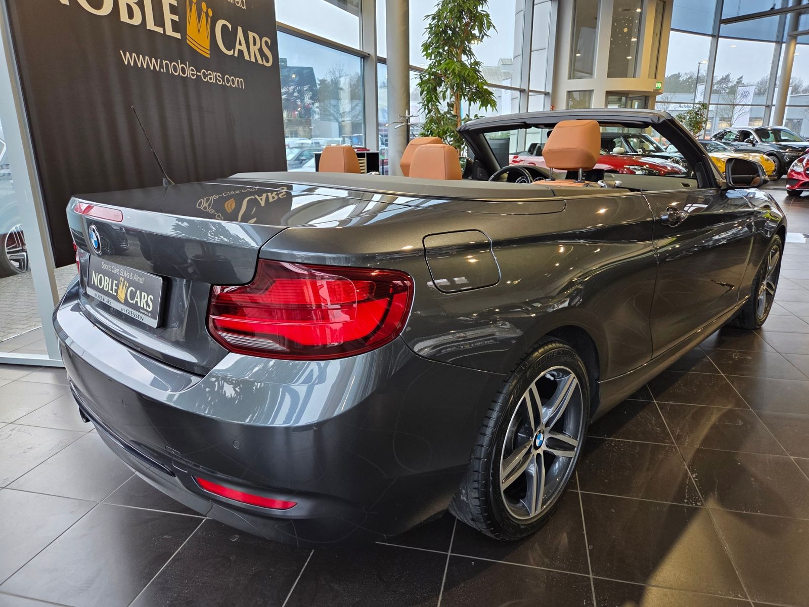 Fahrzeugabbildung BMW 220d Cabrio Sport Line H/K LED NAV SHZ PDC 17"