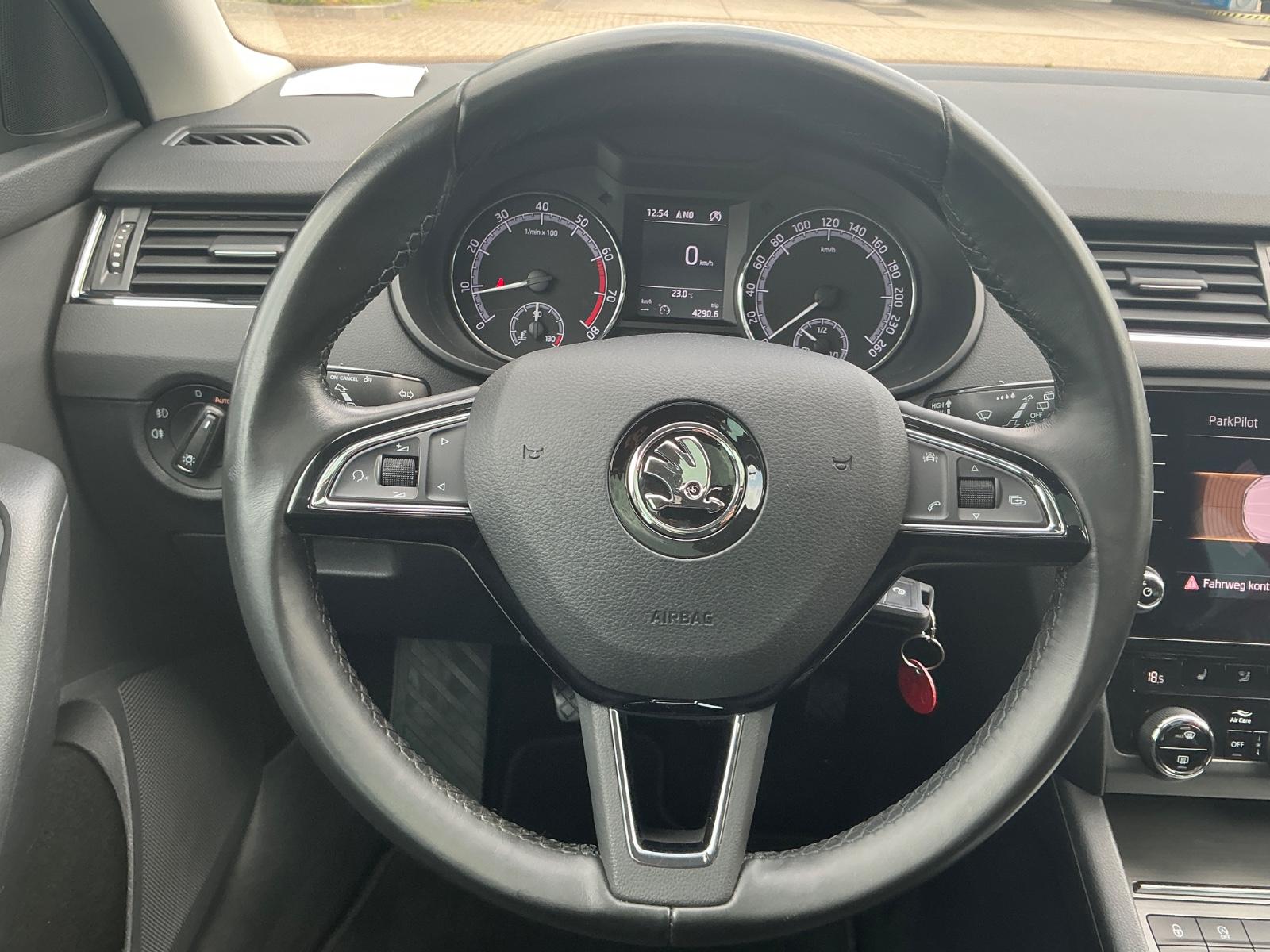 Skoda Octavia Combi Ambition 1.8 TSI SHZ BT PDC NAVI
