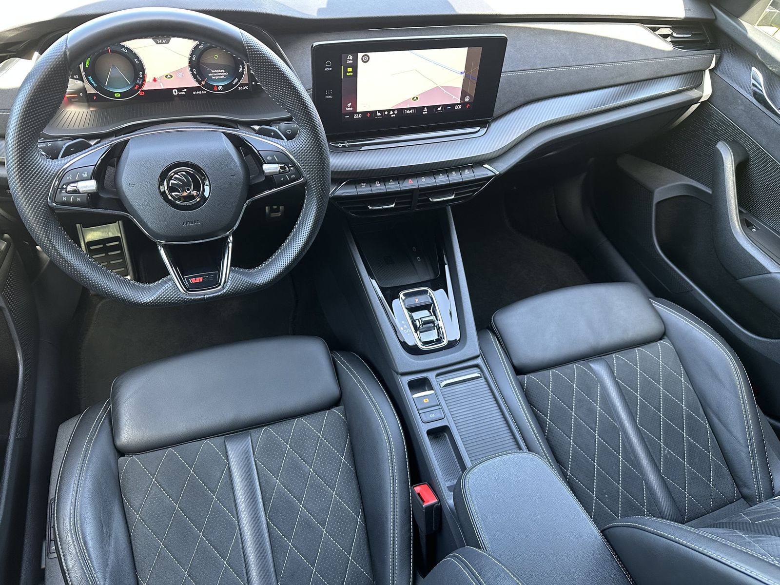Fahrzeugabbildung SKODA Octavia Combi 1.4 TSI iV RS DSG NAV+LED+KAM+18ZO