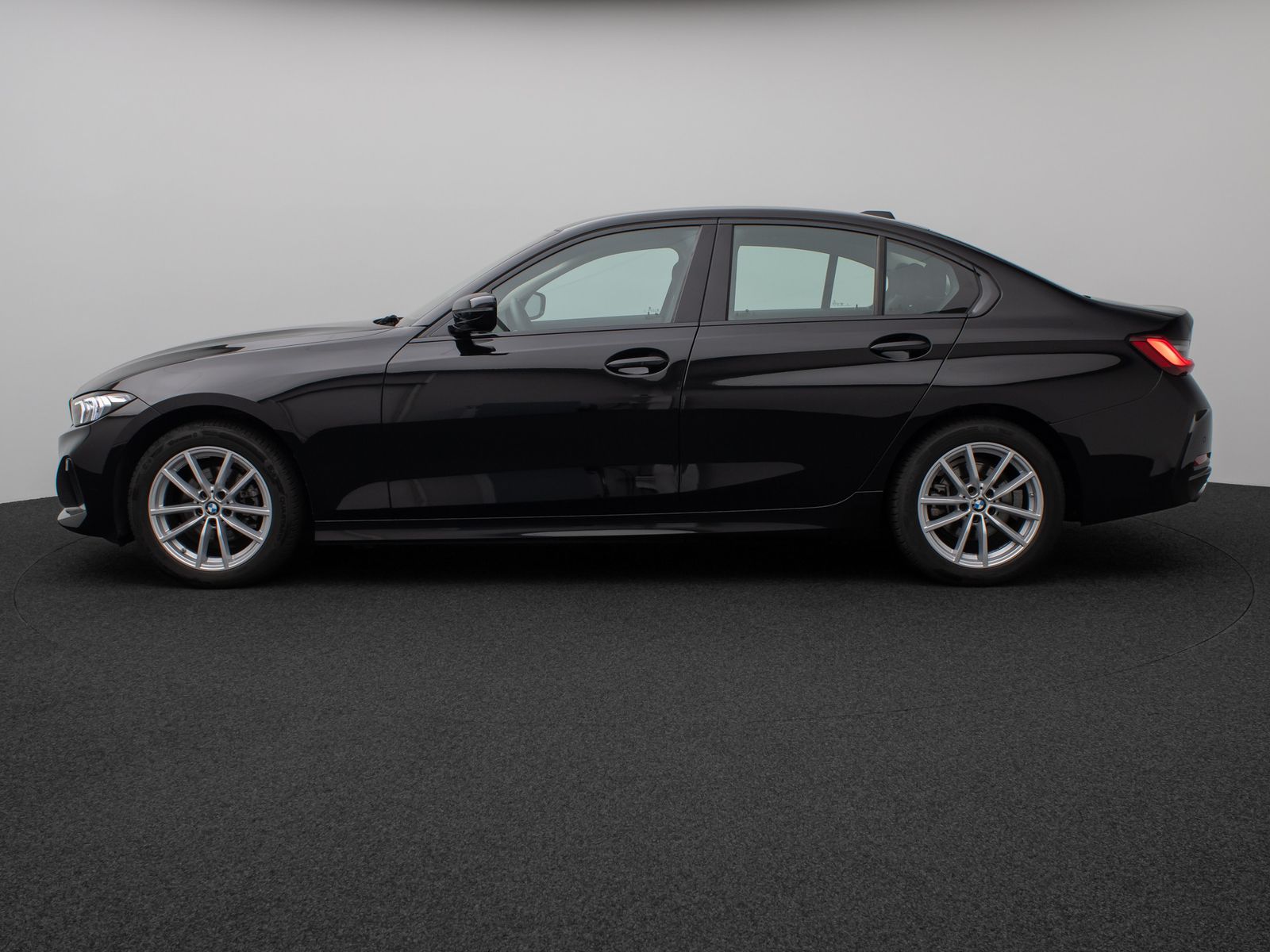 Fahrzeugabbildung BMW 318i DAB PDC Widscreen Geschwindigkeitsreg LED