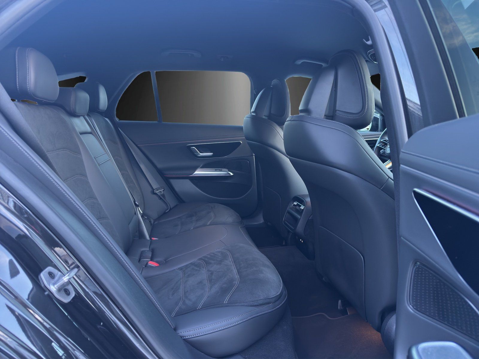 Fahrzeugabbildung Mercedes-Benz E 220 d 4M T AMG Advanced AHK KeyGo DISTRO Night
