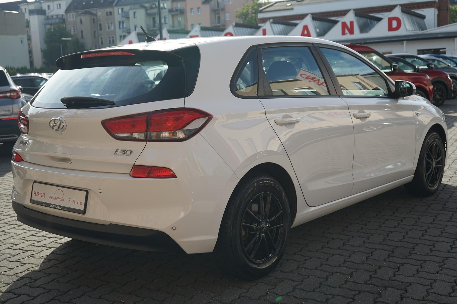 Hyundai i30 1.4 Pure Tempomat PDC Klima Tagfahrlicht USB
