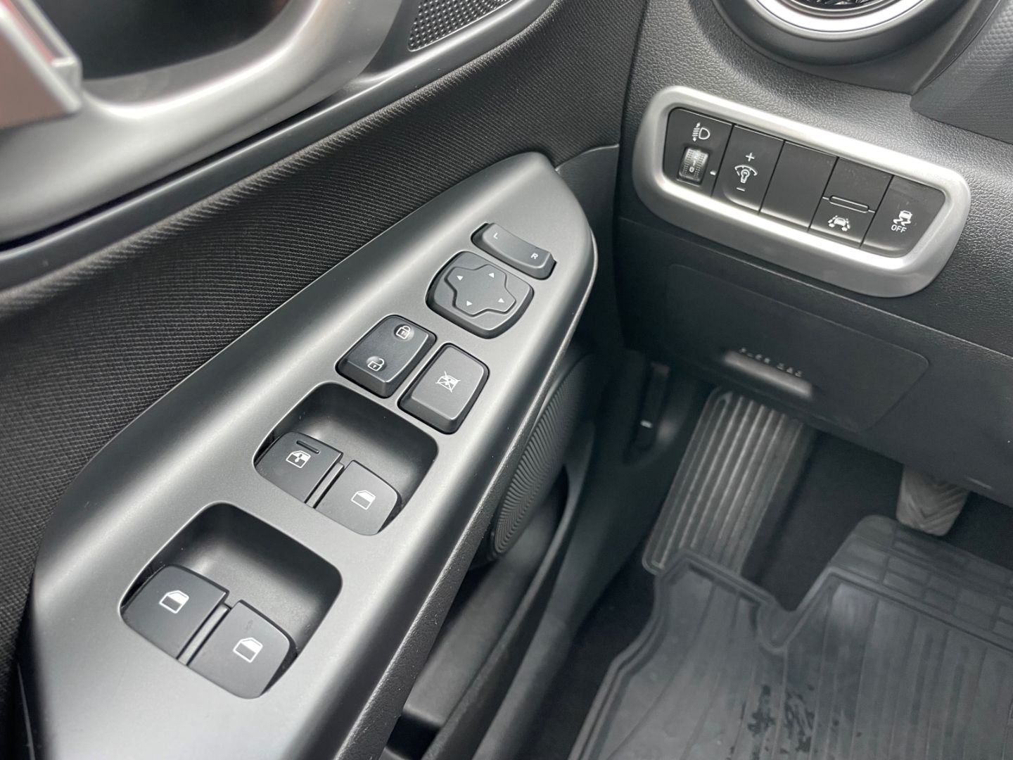 Fahrzeugabbildung Hyundai KONA Trend Klima Kamera Spurhalteass Tempomat