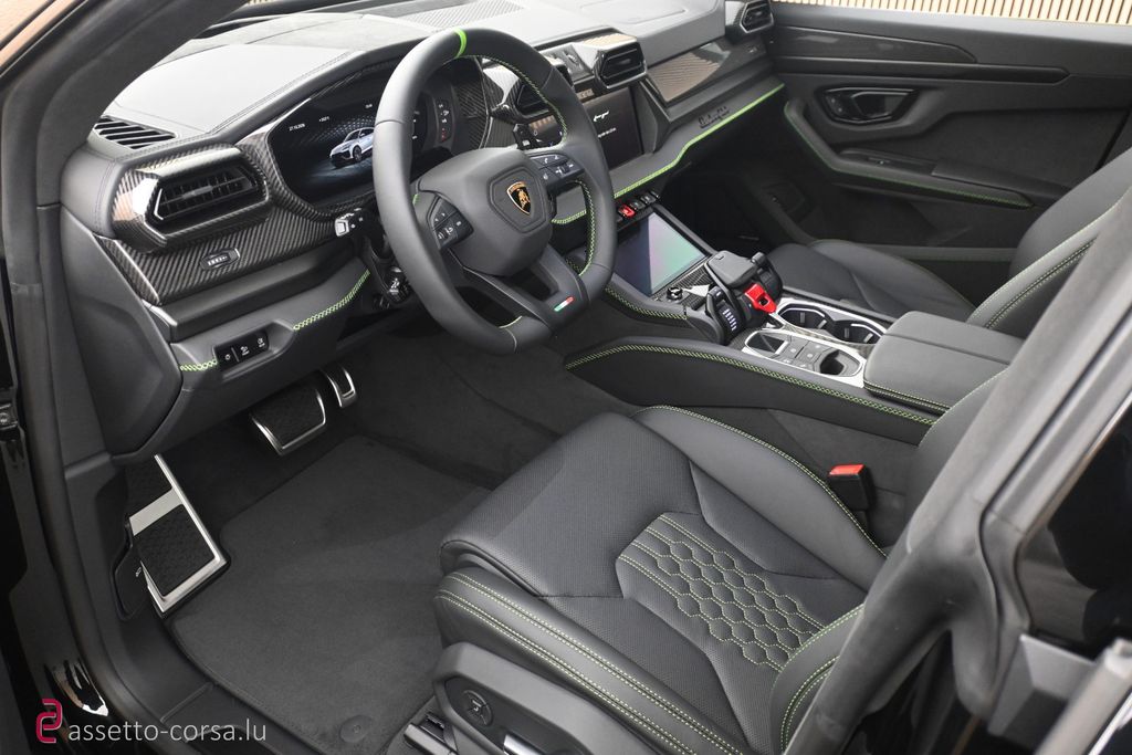 LAMBORGHINI Urus 2026