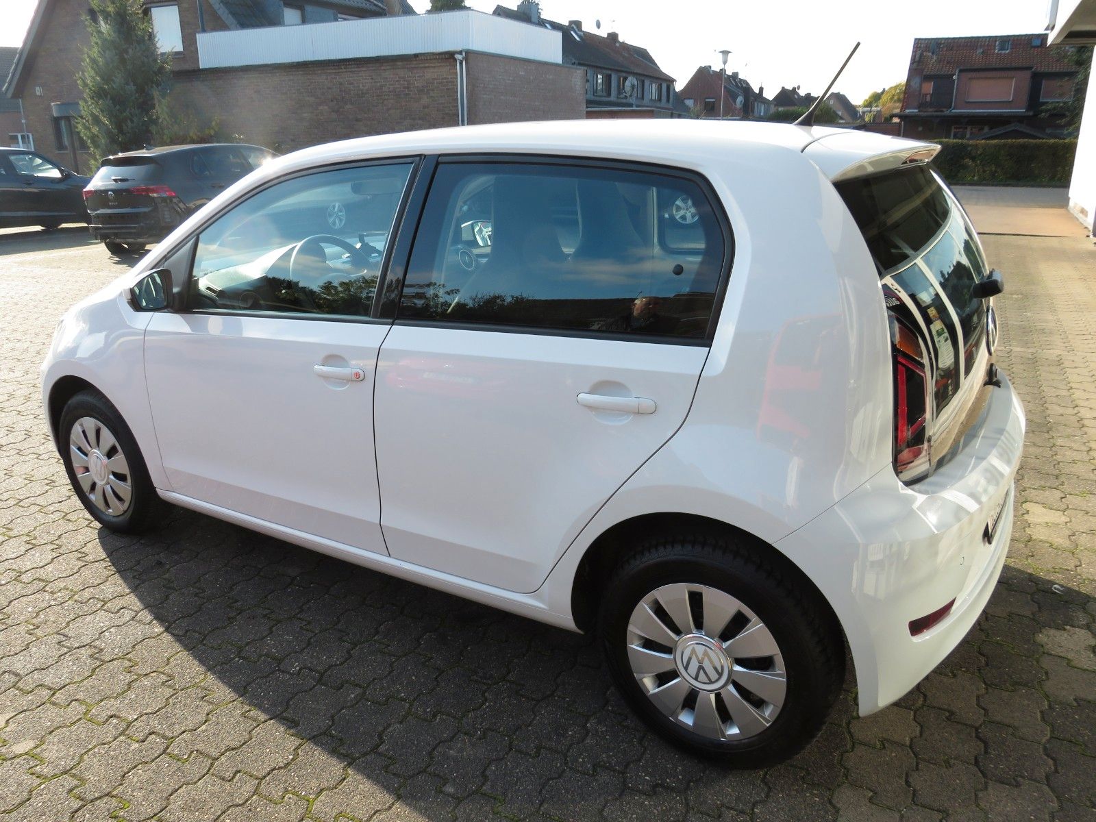 Fahrzeugabbildung Volkswagen up! 4T CLIMATRONIC MAPS&MORE KAMERA GRA PDC 1.H